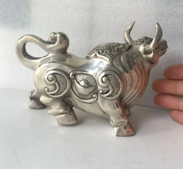 Free Shipping Metal crafts Home Decoration Chinese brass/Silver Carved Bull Sculpture /Metal Ox Statue L17cm