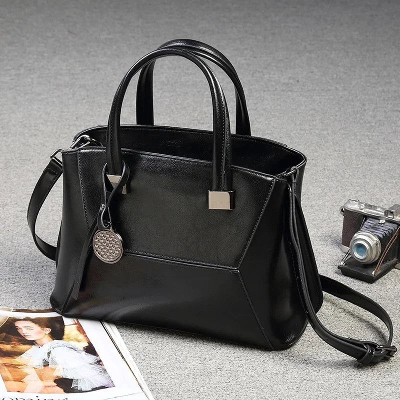 Genuine Leather Handbag Shoulder Cross Body Messenger Bag For Women Fashion Designer Female Oil Wax Purse Tote Top Handle Bags