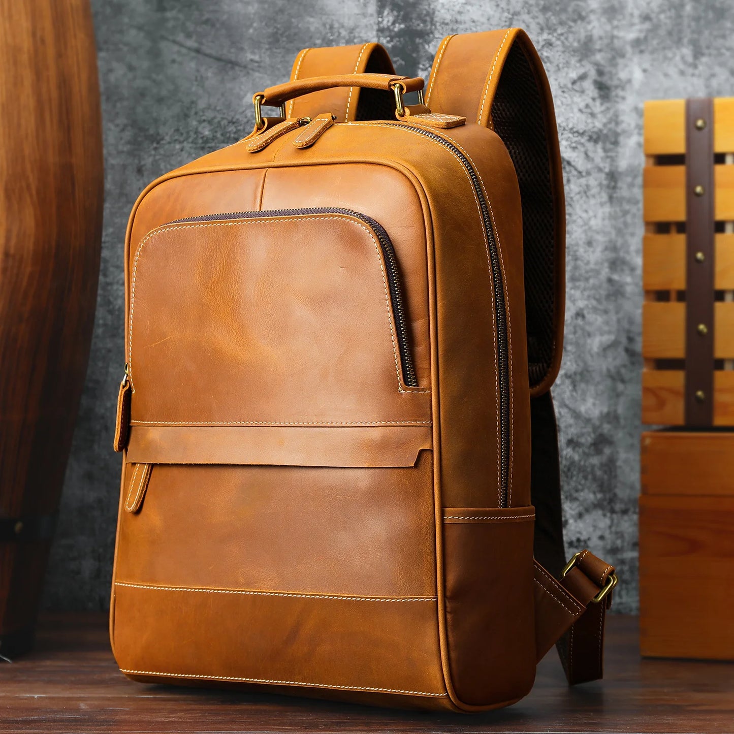 Genuine leather men's retro designer backpack Genuine leather men's backpack Large capacity cowhide travel bag for men