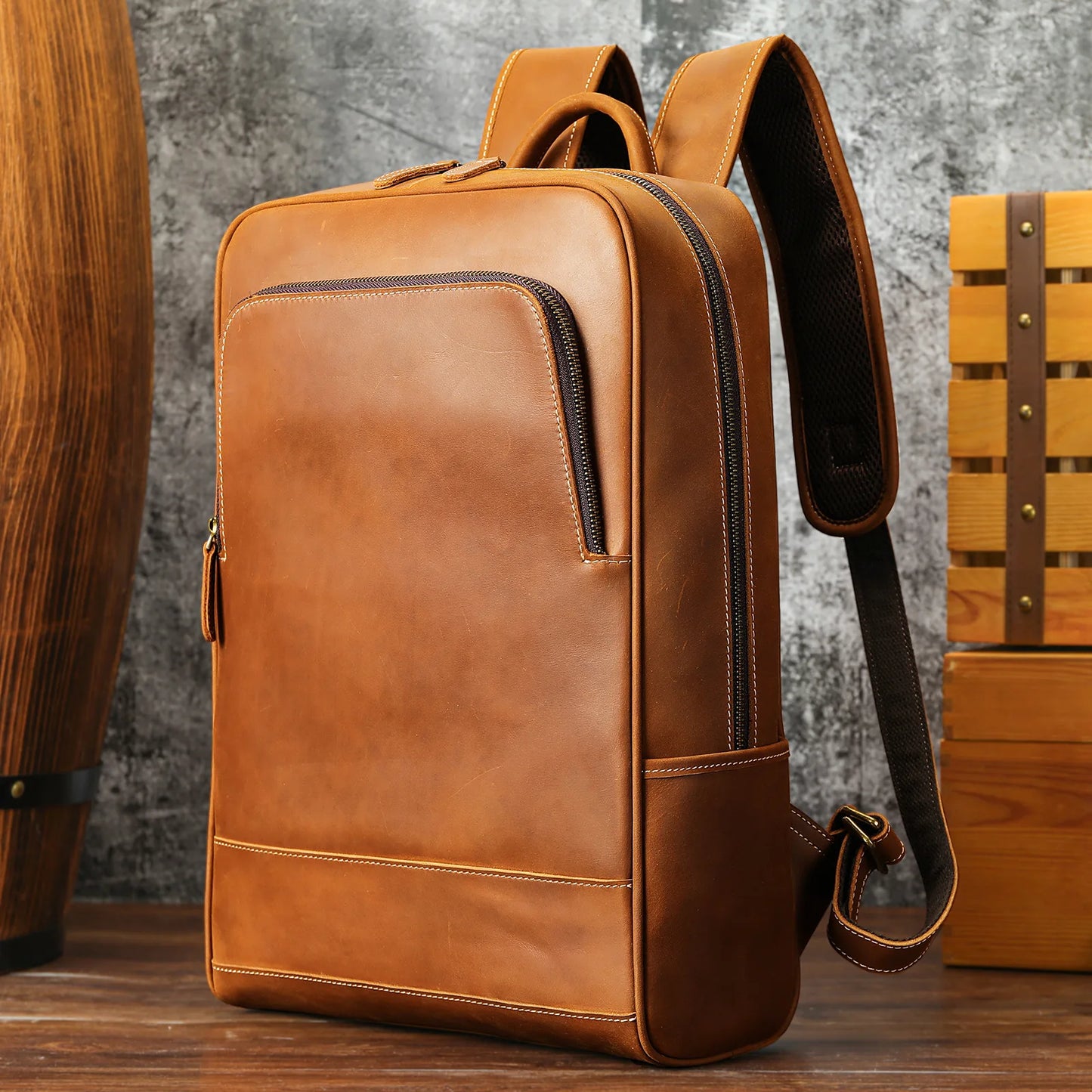 Genuine leather men's retro designer backpack Genuine leather men's backpack Large capacity cowhide travel bag for men