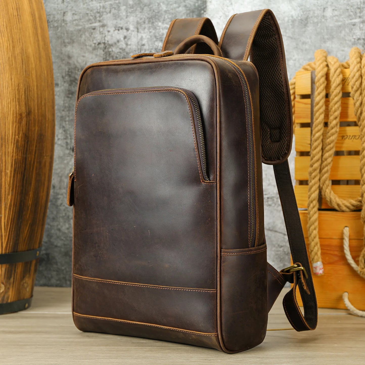 Genuine leather men's retro designer backpack Genuine leather men's backpack Large capacity cowhide travel bag for men