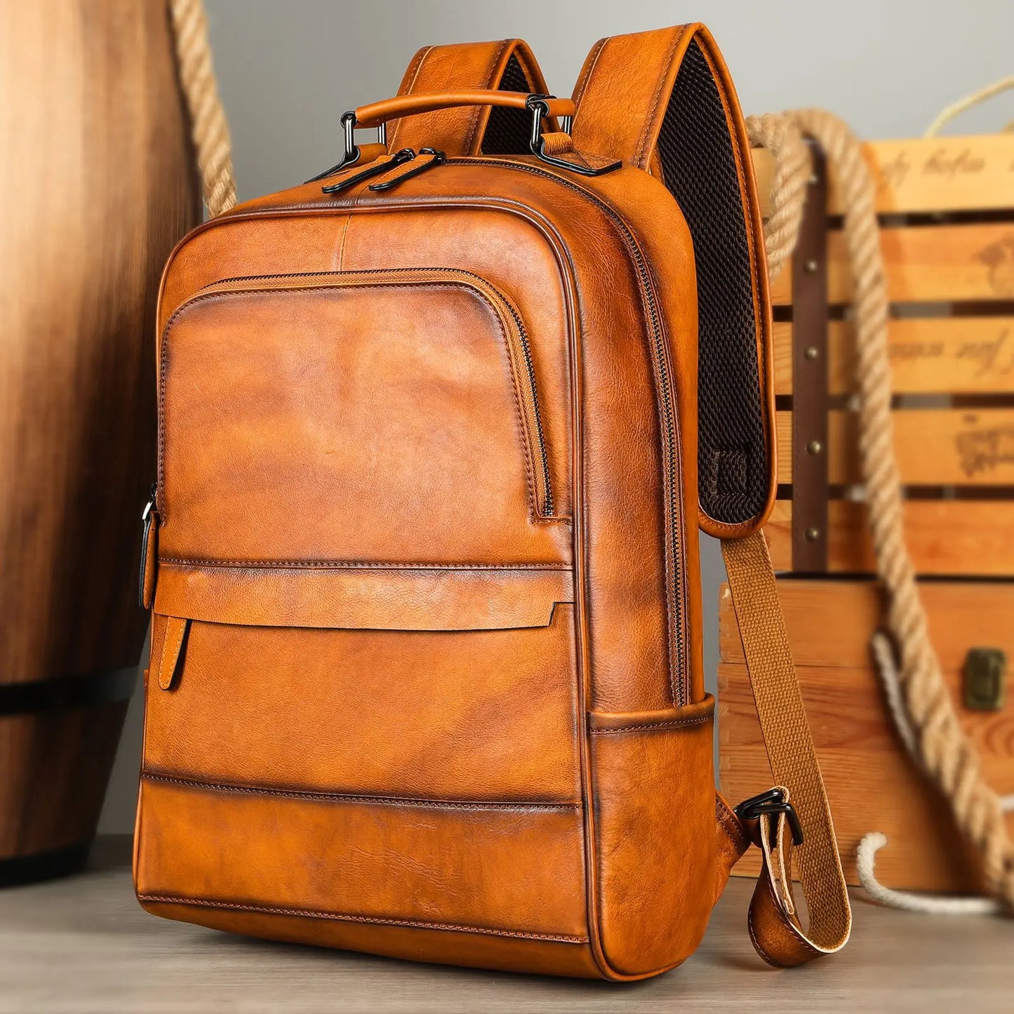 Genuine leather men's retro designer backpack Genuine leather men's backpack Large capacity cowhide travel bag for men