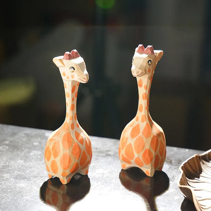Giraffe handmade wood carving small ornaments, office computer desktop decoration, handmade crafts, cute cartoon good items
