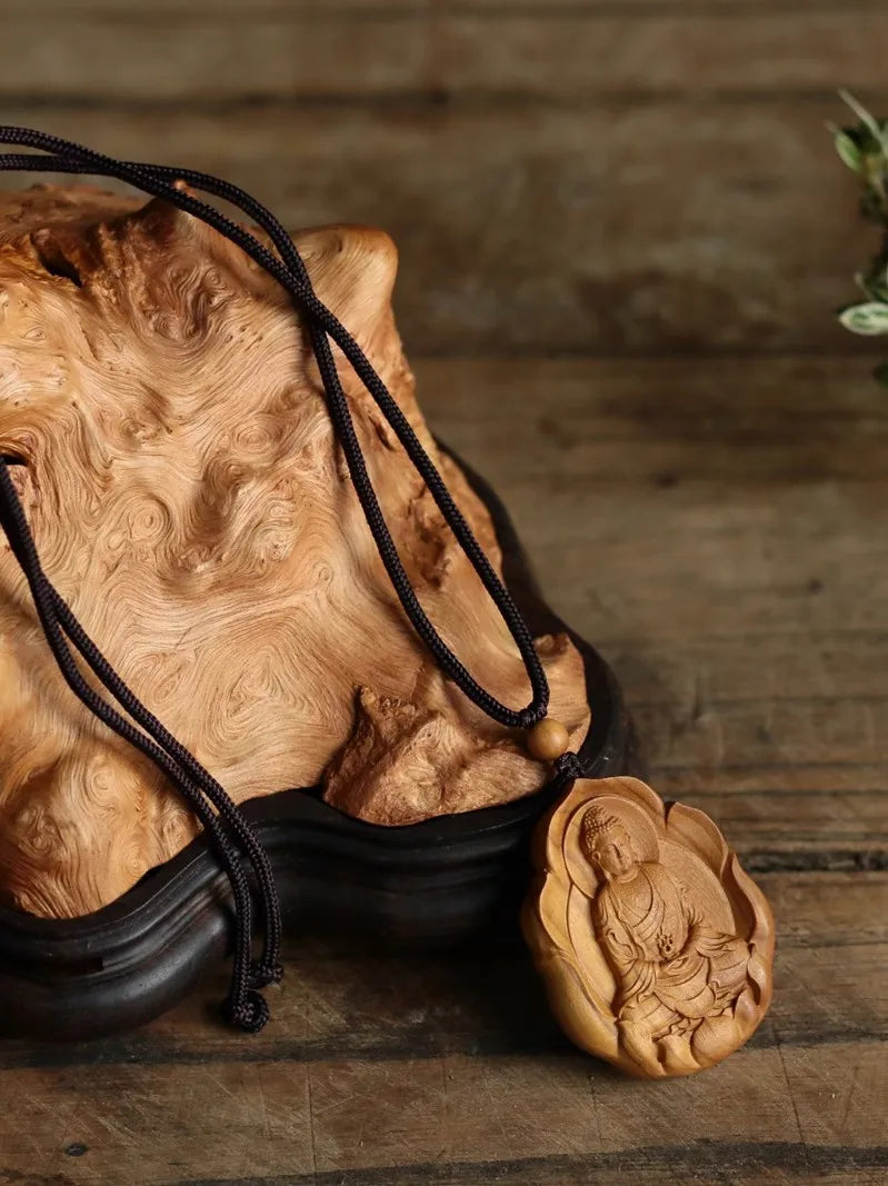 Green sandalwood carved Buddha statue pendant Chinese zodiac life Buddha necklace Bodhisattva universal guardian god pendant