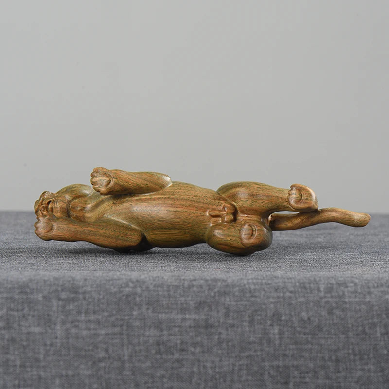 Green sandalwood carved leopard handlebars, solid wood ornaments, home office desktop decoration, cultural and artistic crafts