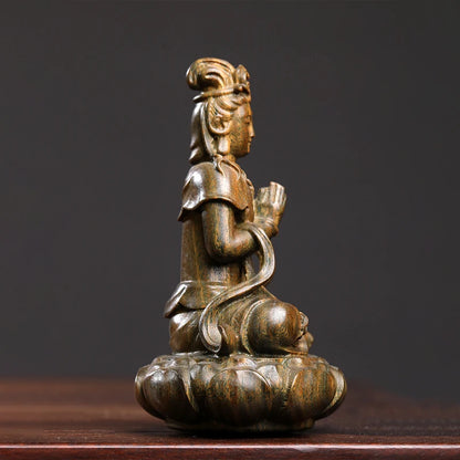 Green sandalwood figures carved like Avalokitesvara adornment home decoration collection wood sculpture