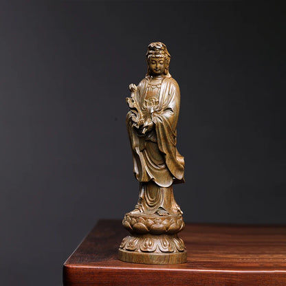 Green sandalwood wood statues of Guanyin ornaments handhandle pieces of figure wood sculpture crafts living room home decoration