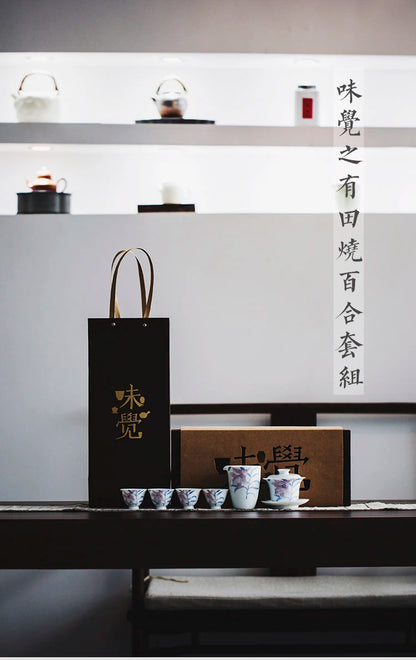 At the beginning of the spray of the burn hand-painted lily suit set of kung fu tea tureen fair mug cup gift box