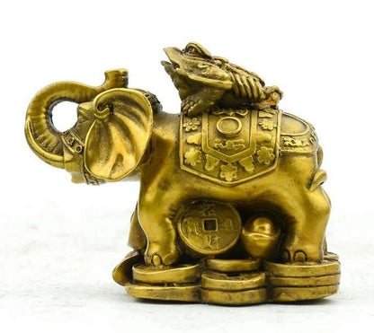 Rare Chinese manual hammer copper spittor elephant statue of peace