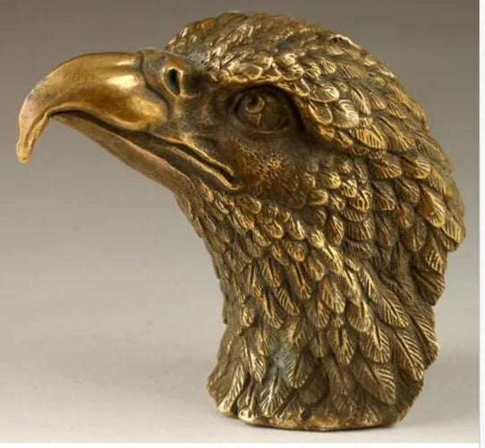 Realista asiático, de bronce antiguo chino mano tallado águila cabeza estatua