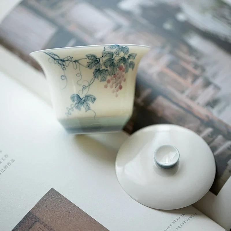 Hand Painted Grape vine Gaiwan For Tea Porcelain Tureen Teaware Set White Chinese Tea Bowl Chawan Tea Cup