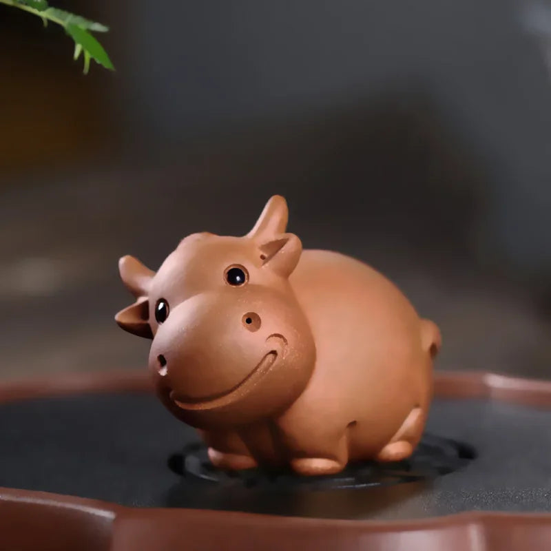 Handmade Purple Clay Cute Bull Tea Pet Spirit Figurines Tea Ceremony Utensils Tea Set Cow Room Decoration Accessories Zen Animal