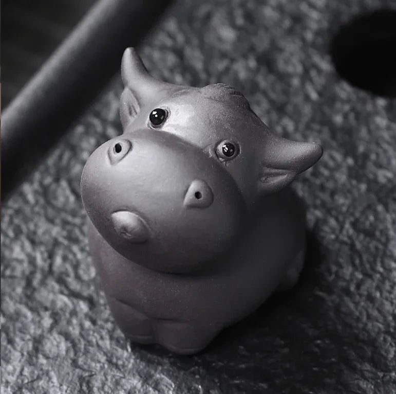 Handmade Purple Clay Cute Bull Tea Pet Spirit Figurines Tea Ceremony Utensils Tea Set Cow Room Decoration Accessories Zen Animal