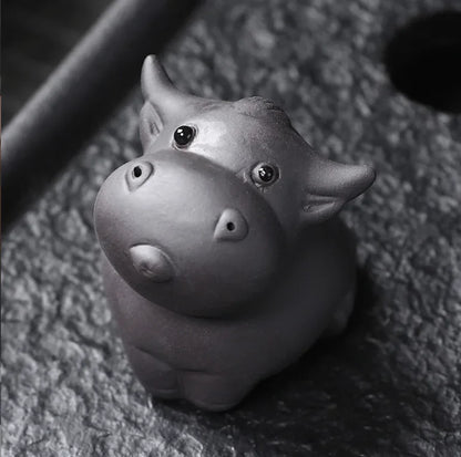 Handmade Purple Clay Cute Bull Tea Pet Spirit Figurines Tea Ceremony Utensils Tea Set Cow Room Decoration Accessories Zen Animal
