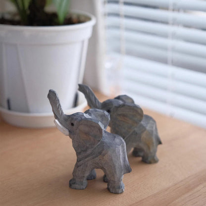 Handmade wooden carving objects,elephants,a pair of birthday and Christmas gifts,symbolizing a good artistic tabletop decoration
