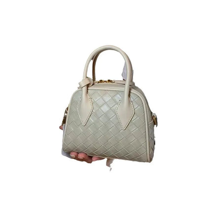 Handmade woven bag 2024 new portable crossbody bag, versatile for commuting, retro shoulder bag trend