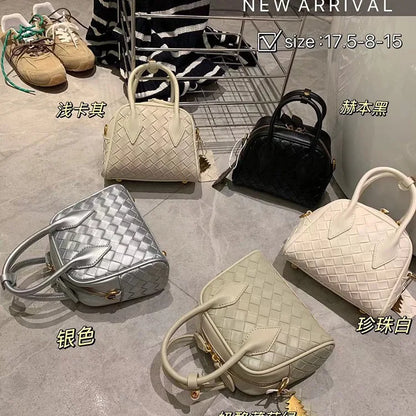 Handmade woven bag 2024 new portable crossbody bag, versatile for commuting, retro shoulder bag trend