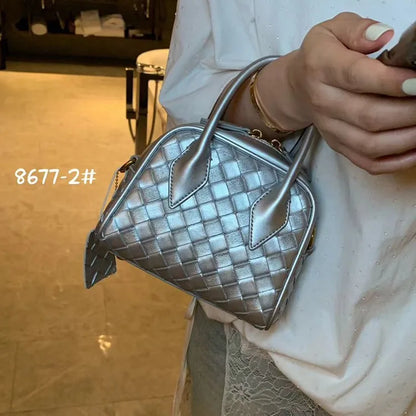 Handmade woven bag 2024 new portable crossbody bag, versatile for commuting, retro shoulder bag trend