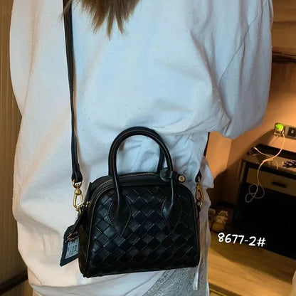 Handmade woven bag 2024 new portable crossbody bag, versatile for commuting, retro shoulder bag trend