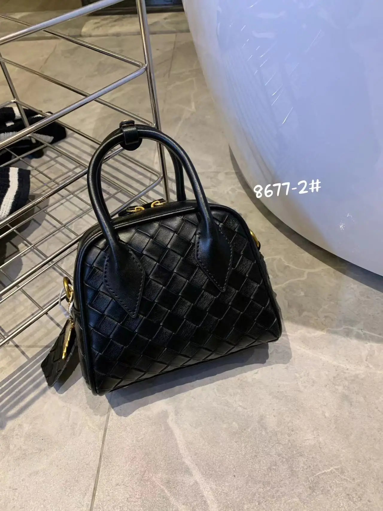 Handmade woven bag 2024 new portable crossbody bag, versatile for commuting, retro shoulder bag trend