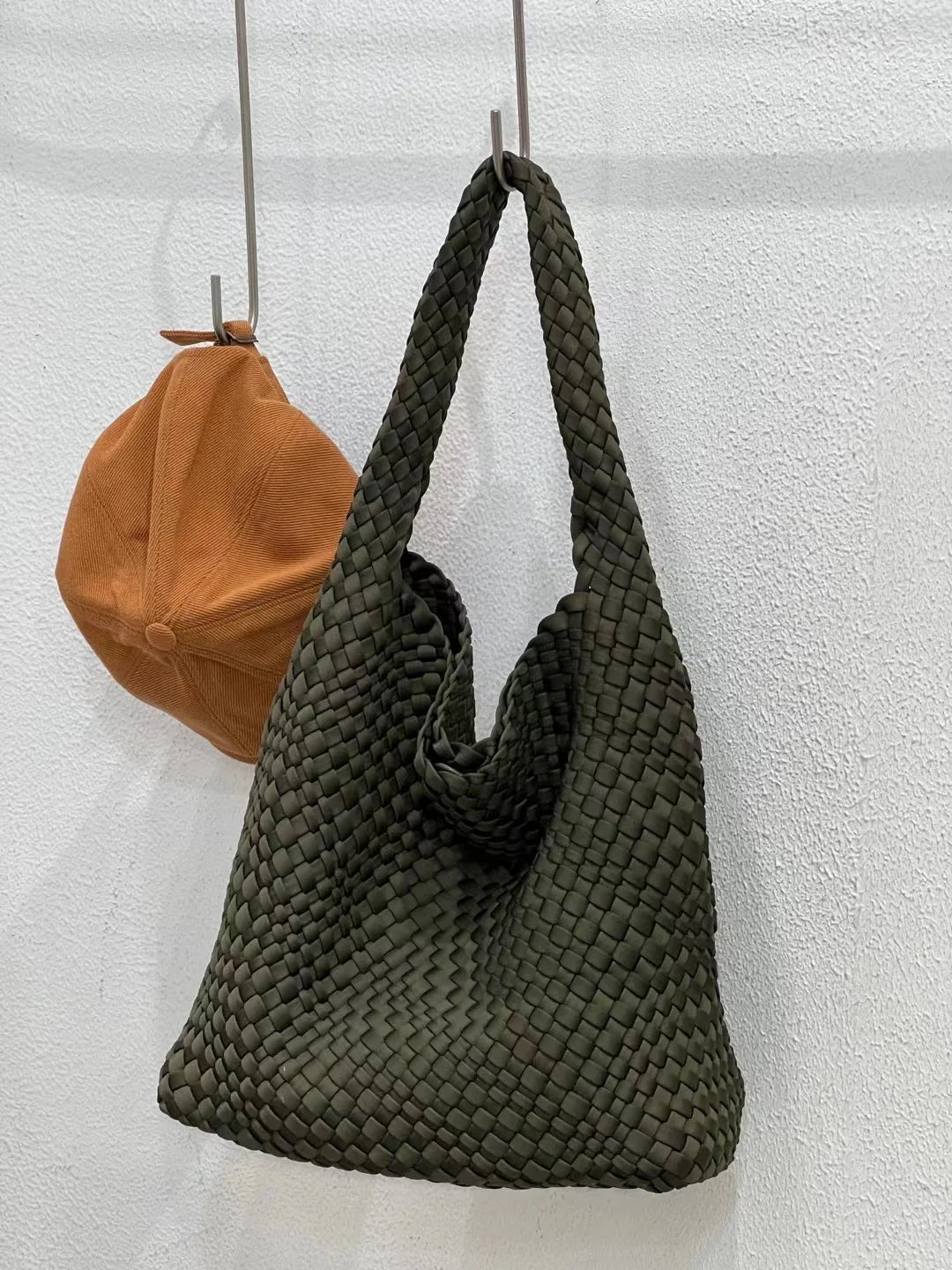 Handmade woven bag, large capacity tote bag, women's 2024 new nylon chain crossbody bag