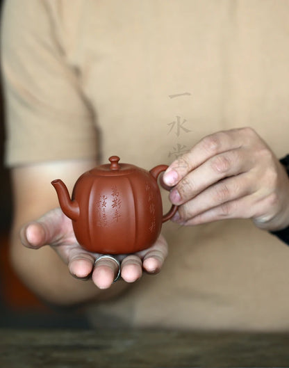 Yixing raw ore purple clay teapot pure handmade Huanglongshan vermilion clay melon ladder teapot 185ml rib bag modeling