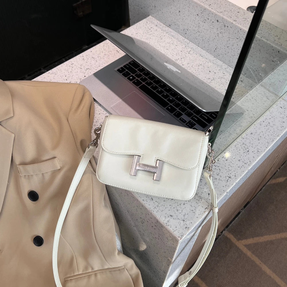 High end quality chain underarm bag trendy Hong Kong style light luxury casual simple shoulder bag crossbody bag for women