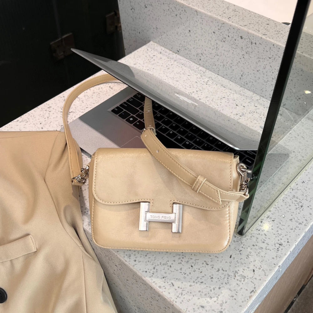 High end quality chain underarm bag trendy Hong Kong style light luxury casual simple shoulder bag crossbody bag for women