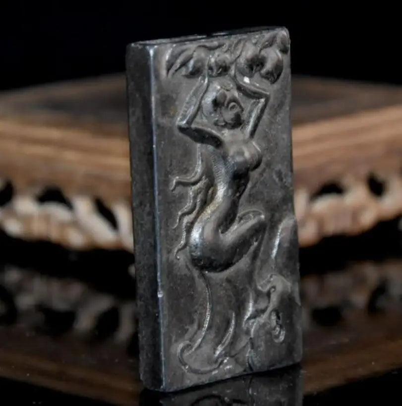 Hongshan culture archaize black iron meteorite beauty pendant statue