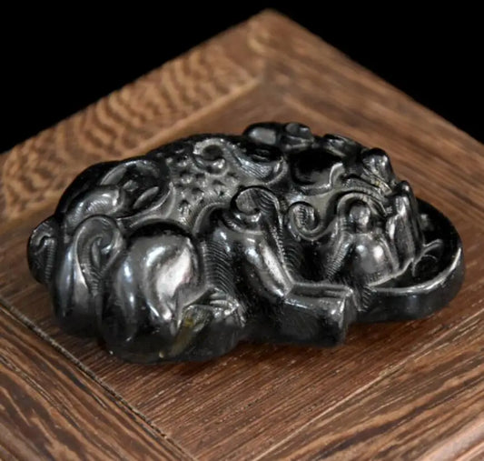 Hongshan culture archaize black iron meteorite recruit wealth mythical wild animal statue