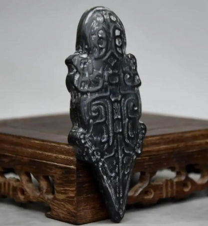 Hongshan culture archaize black iron meteorite sculpture crocodile statue