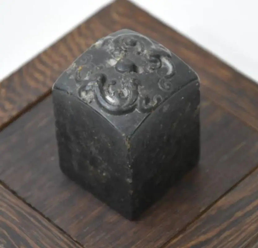 Hongshan culture archaize black iron meteorite sculpture dragon seal statue