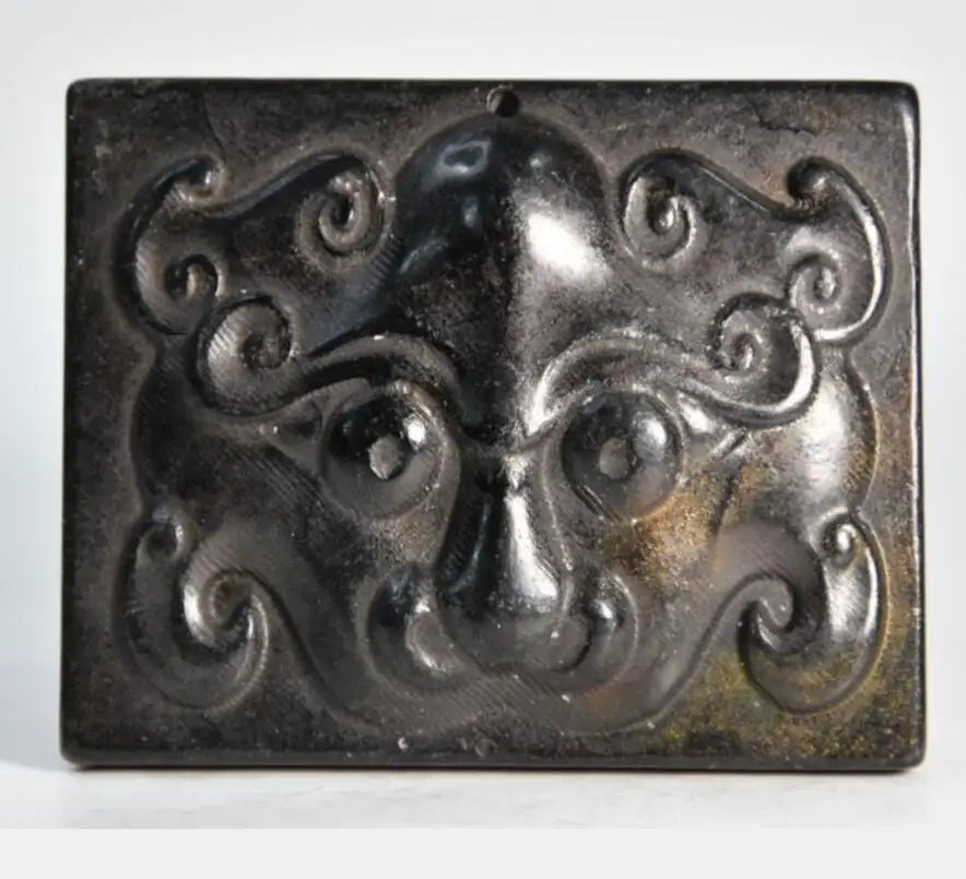 Hongshan culture archaize black iron meteorite sculpture tiger head card statue