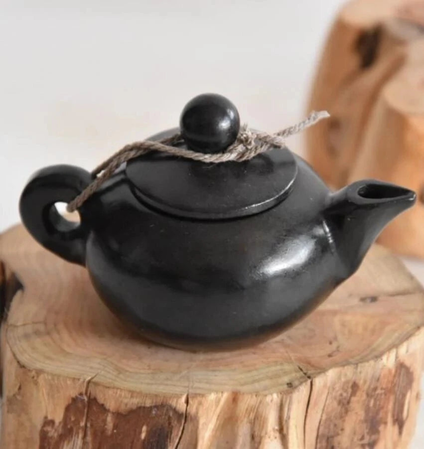 Hongshan culture archaize black iron meteorite teapot small statue