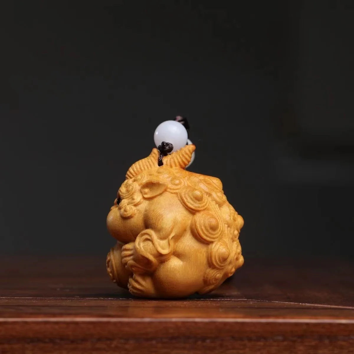 Huangyang Wooden Carving Brings Wealth and Treasures Hand Handle Piece, Pixiu Holding Ball, Solid Wood Wen Play, Chinese Style T