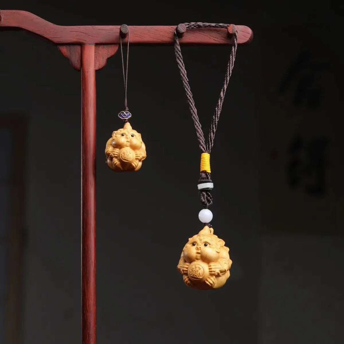 Huangyang Wooden Carving Brings Wealth and Treasures Hand Handle Piece, Pixiu Holding Ball, Solid Wood Wen Play, Chinese Style T