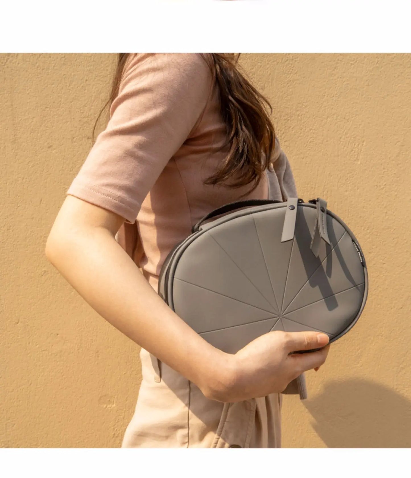 Ins online celebrity cosmetic bag female portable simple portable fashion round portable travel storage  makeup case