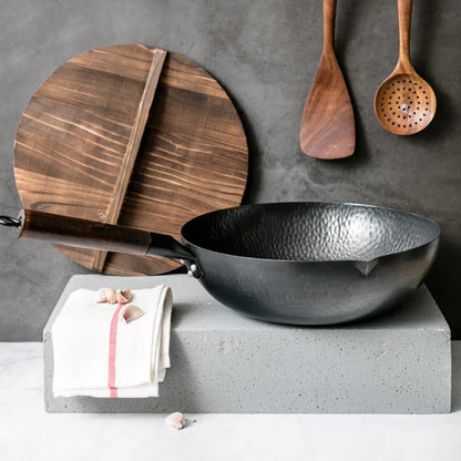 Iron Woks Chinese Traditional Stir Fry Pans Handmade Iron Pot Non-Stick Pan Cast Iron Pot Suitable for induction and Gas