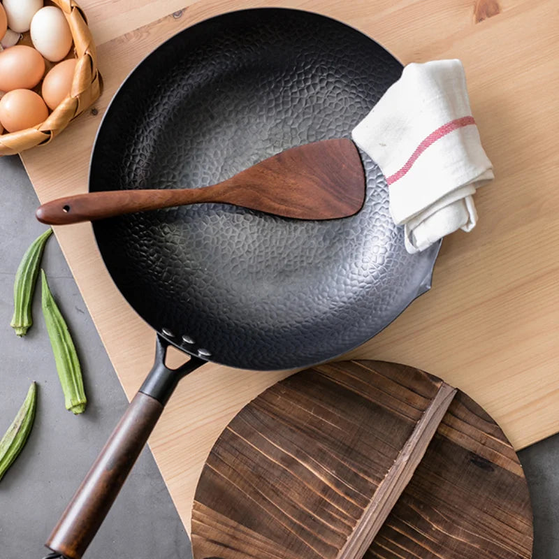 Iron Woks Chinese Traditional Stir Fry Pans Handmade Iron Pot Non-Stick Pan Cast Iron Pot Suitable for induction and Gas