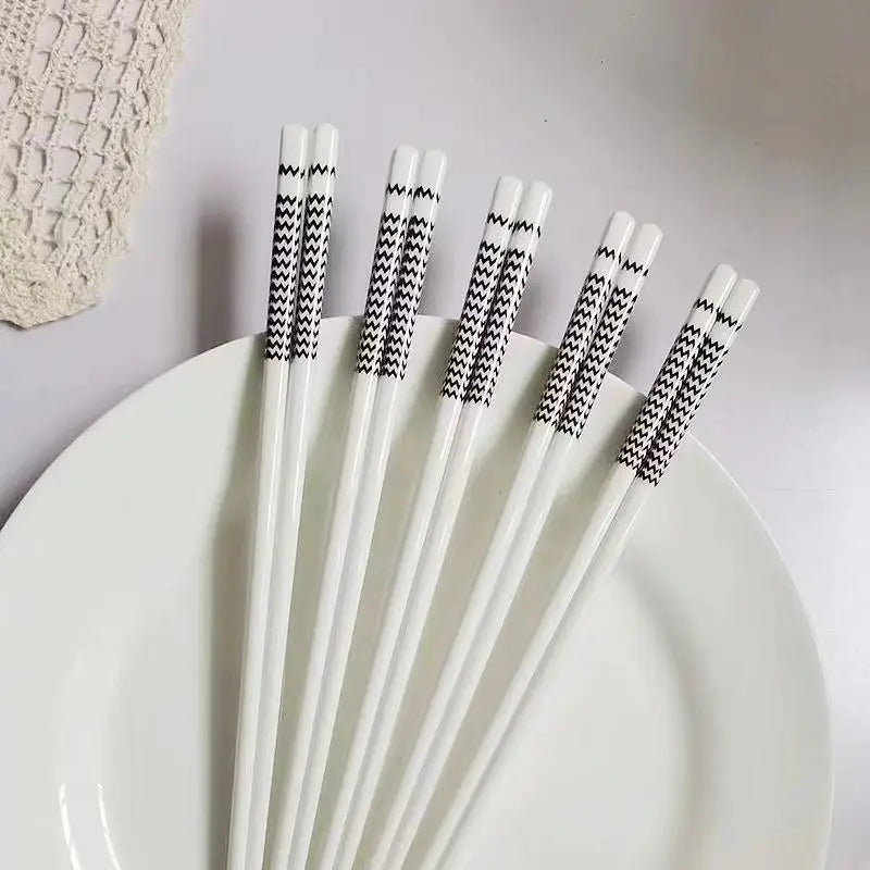 Japanese-style Ceramic Chopsticks Anti-slip Mildew-proof Antibacterial Heat-resistant Bone Porcelain Chopsticks Easy To Clean