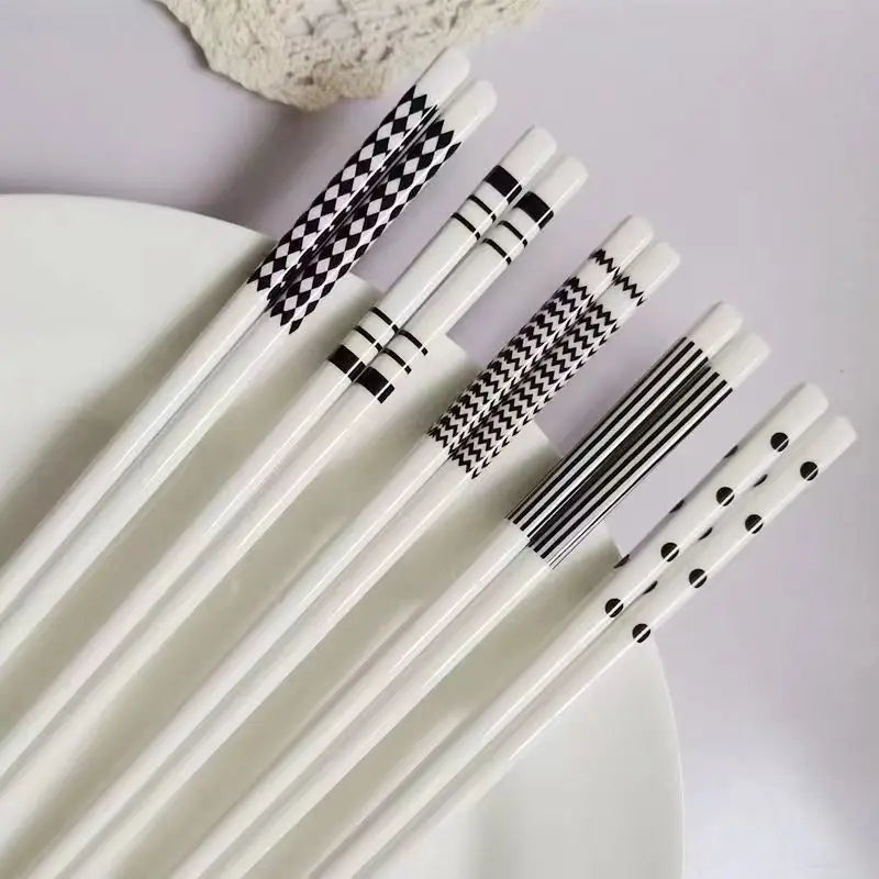 Japanese-style Ceramic Chopsticks Anti-slip Mildew-proof Antibacterial Heat-resistant Bone Porcelain Chopsticks Easy To Clean