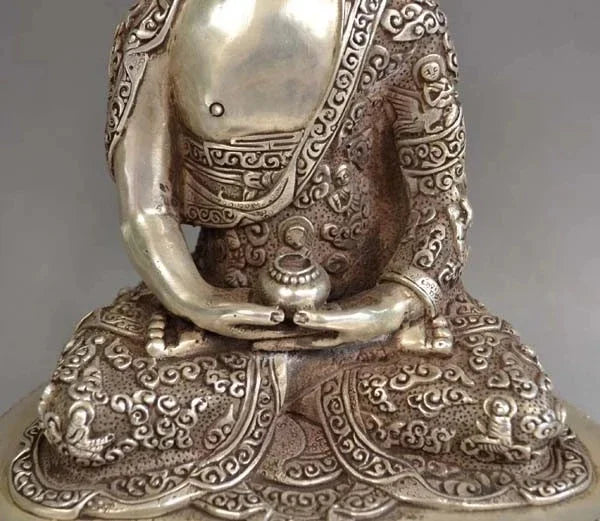 Kerajinan Logam Patung Buddha Sakyamuni Buddha Perak Tua Tiongkok Rumit