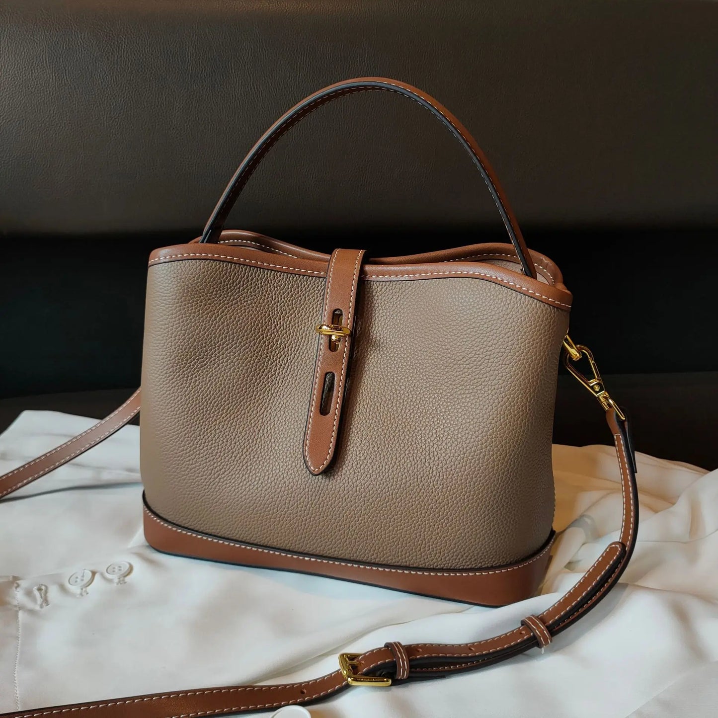 Korean Chic Simple Casual Purses Niche Designer All-match Large Capacity Bucket Bag 2024 New Commuter Shopper Travel Bags
