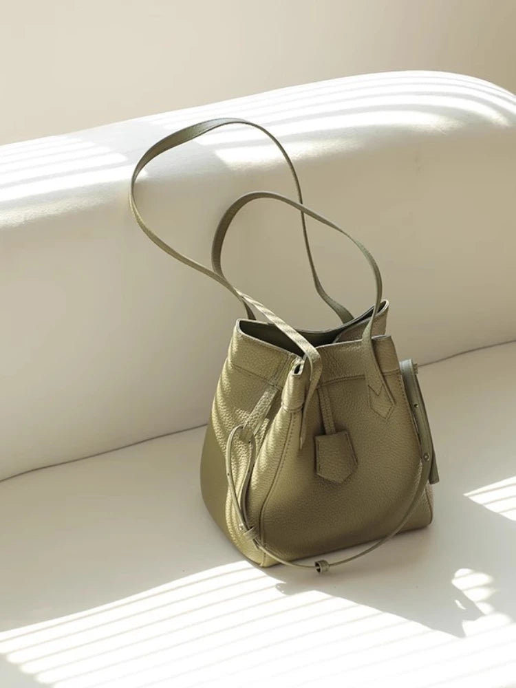 Korean Fashion Commuter Shoulder Bags Women Large Capacity Tote Bucket Bag Solid All-match Designer Luxury Handbags Purse Clutch