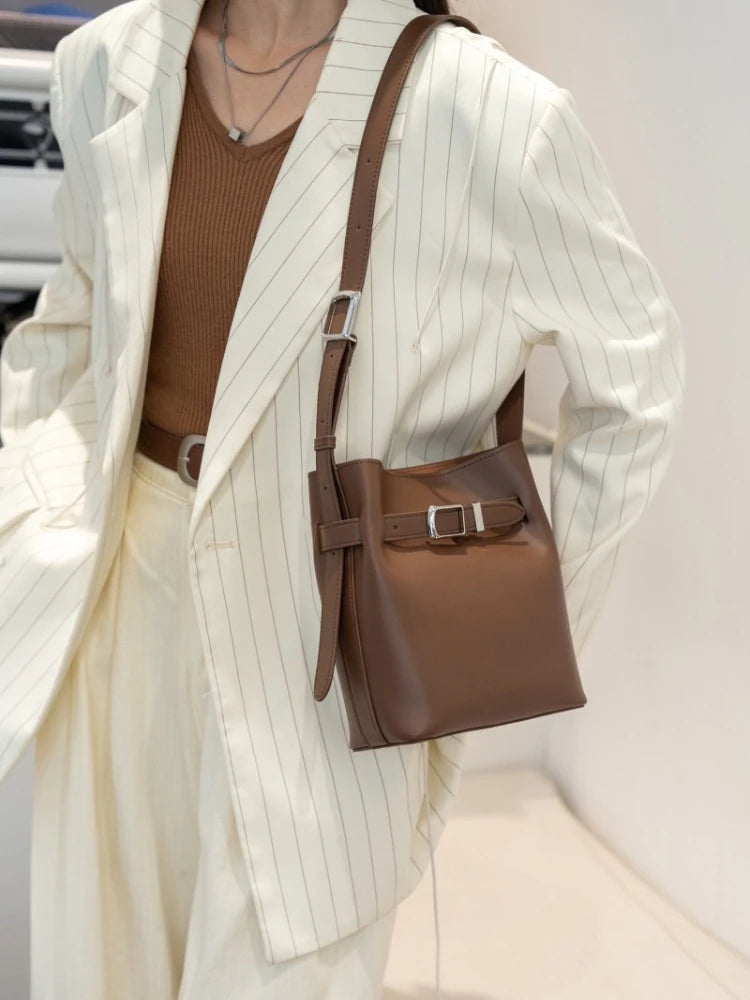 Korean Fashion Minority Designer Shoulder Bag Large Capacity Commuter Bucket Handbags Simle All-match Versatile Purses Bolsas