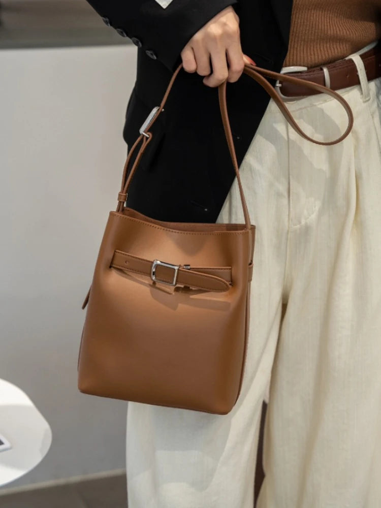 Korean Fashion Minority Designer Shoulder Bag Large Capacity Commuter Bucket Handbags Simle All-match Versatile Purses Bolsas