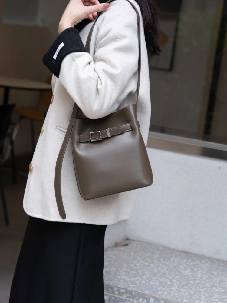 Korean Fashion Minority Designer Shoulder Bag Large Capacity Commuter Bucket Handbags Simle All-match Versatile Purses Bolsas