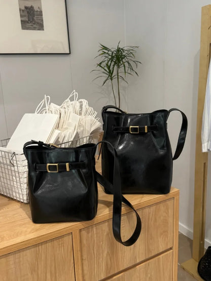 Korean New Fashion Oil Wax Leather Cowhide Shoulder Bag Large Capacity Crossbody Bucket Bag Commuter Lady Purses Luxury Handbags