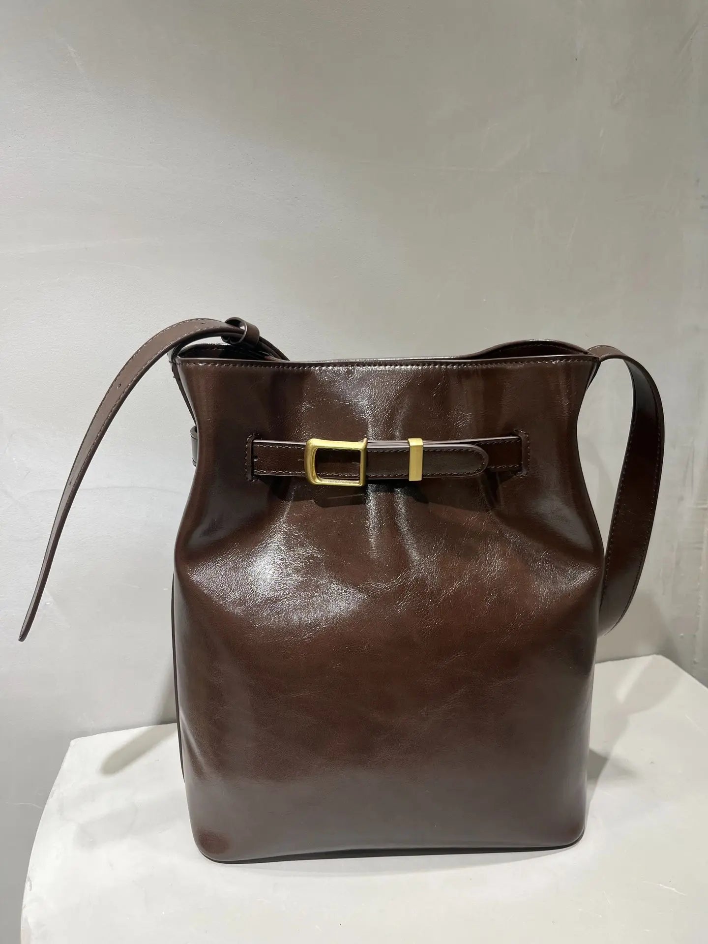 Korean New Fashion Oil Wax Leather Cowhide Shoulder Bag Large Capacity Crossbody Bucket Bag Commuter Lady Purses Luxury Handbags