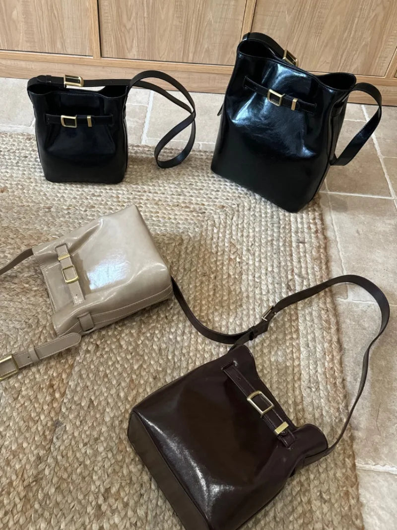 Korean New Fashion Oil Wax Leather Cowhide Shoulder Bag Large Capacity Crossbody Bucket Bag Commuter Lady Purses Luxury Handbags